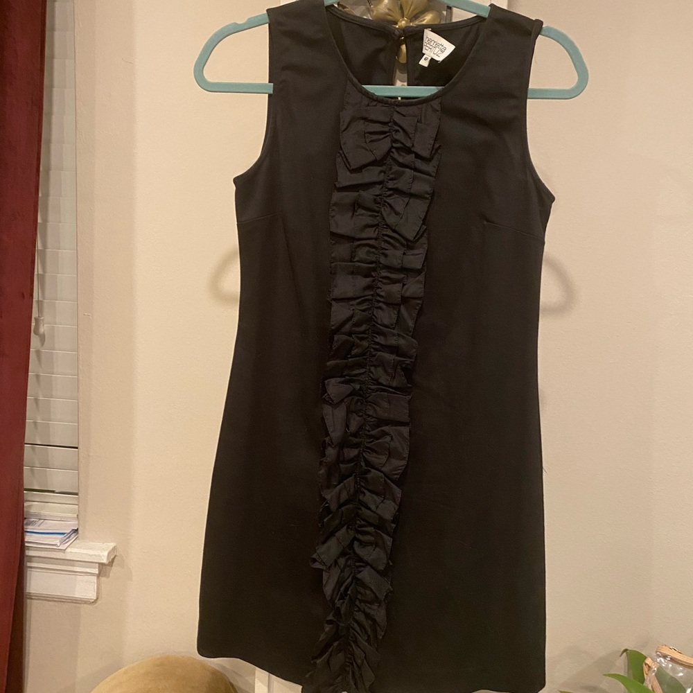 Black sleeveless ruffle front sz4 petite dress.